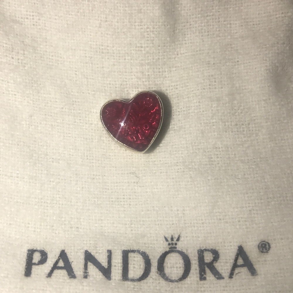 Pandora Latin love heart